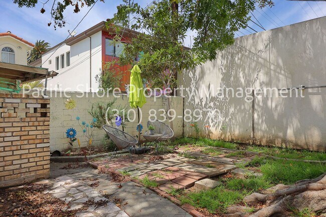 Building Photo - 533 N Windsor Blvd