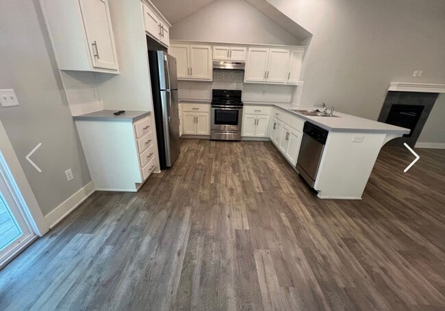 Building Photo - COMING SOON! Beautiful Home in Raytown!