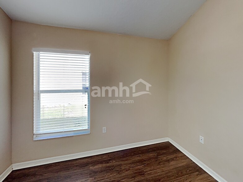 Building Photo - 16502 Lake Heather Dr