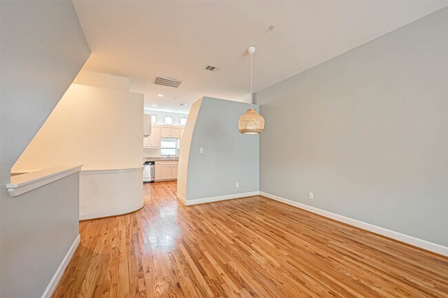 Building Photo - 11315 S Main St