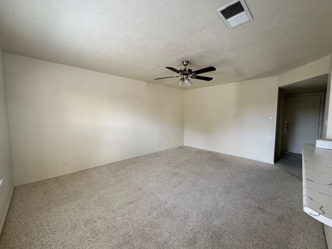 Building Photo - Beautiful 3 bedroom 2.5 bathroom NW Albuquerque.