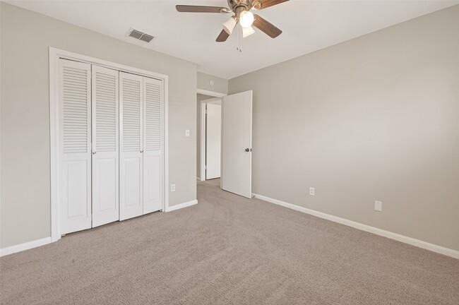 Building Photo - 10738 Briar Forest Dr