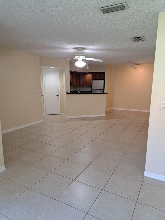 Building Photo - 3470 Pinewalk Dr N