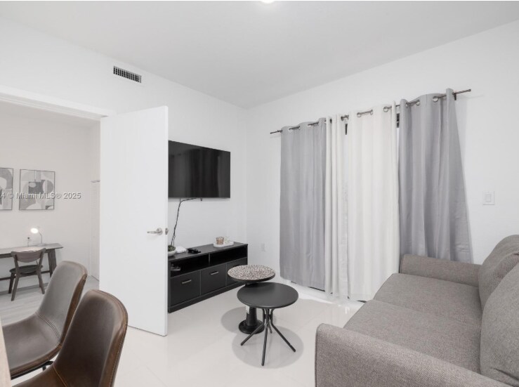 Building Photo - 1184 NW 2nd Ln