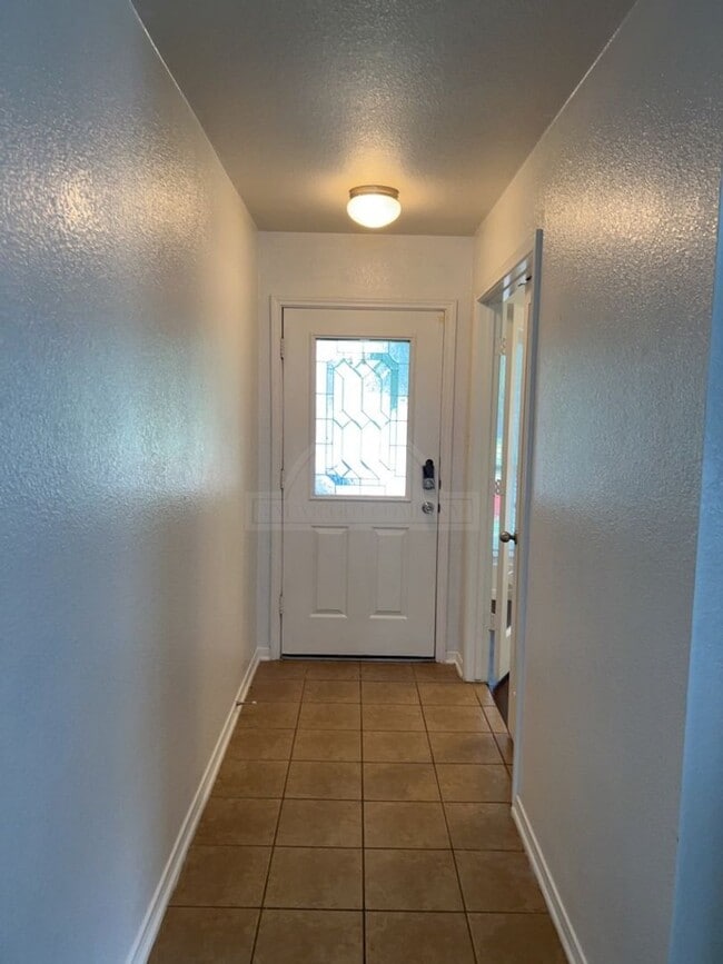 Building Photo - 3304 Catalina Dr