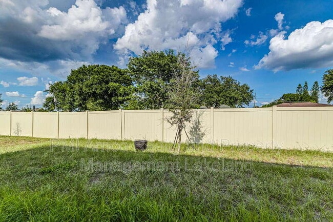 Building Photo - 1121 Deepwater Cir