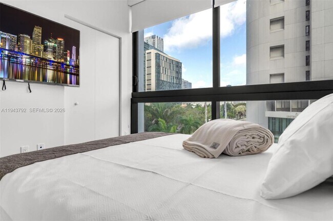 Building Photo - 225 N Miami Ave