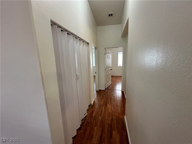 Building Photo - 5290 Panguitch Dr