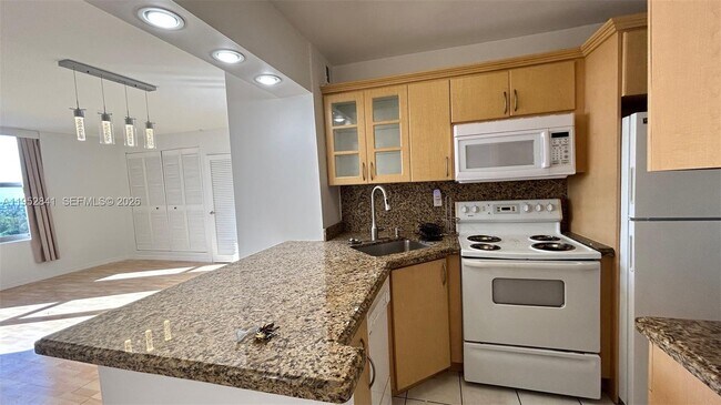 Building Photo - 2899 Collins Ave