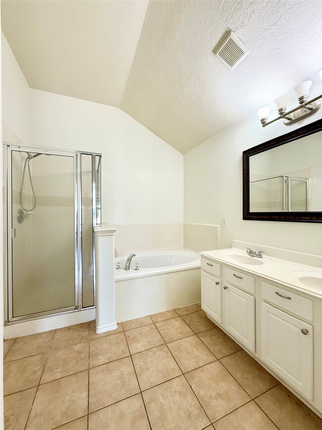 Building Photo - 24623 Colonial Maple Dr