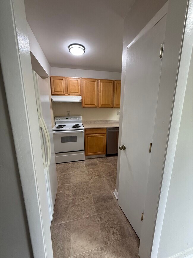 Building Photo - 5326 Carolyn Cir