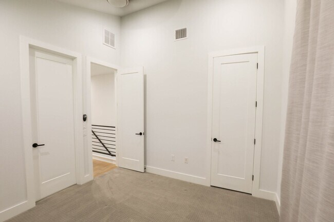 Building Photo - 1309 Cometa St