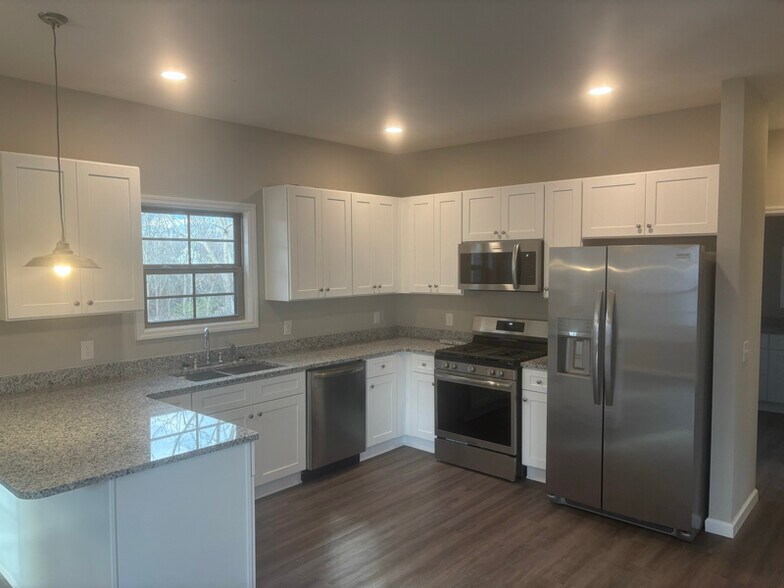 Building Photo - 163 Apache Ln