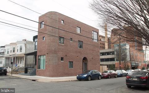 Primary Photo - 5358 Addison St