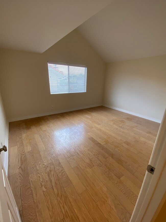 Building Photo - 2020 Farrell Ave