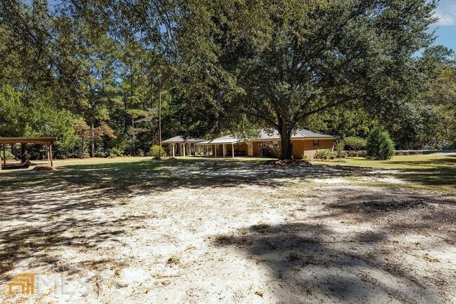 Building Photo - 404 E First St