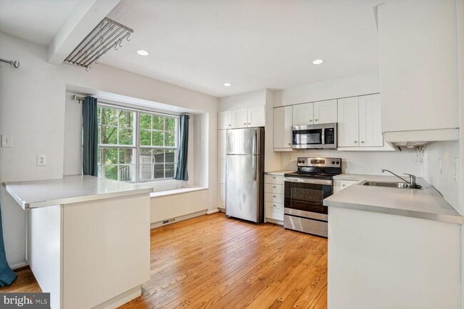 Building Photo - 9909 Hemlock Woods Ln