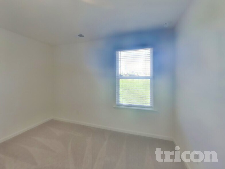 Building Photo - 1940 Logan Ln