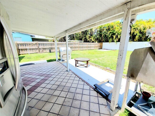 Building Photo - 55 SW 77th Ave