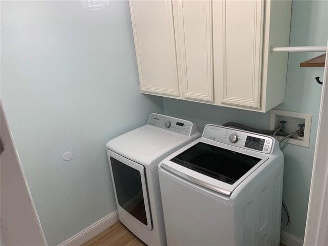 Building Photo - 4527 Riverton Dr