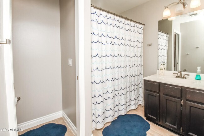 Building Photo - 907 E San Remo Ave