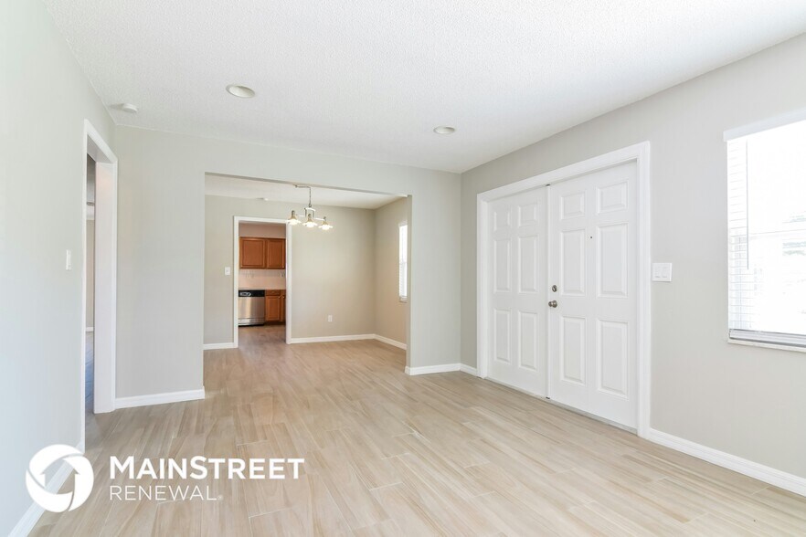 Building Photo - 2112 Sylvester Ct
