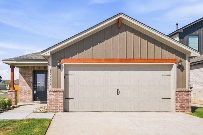 Building Photo - 12701 Carrara Ln