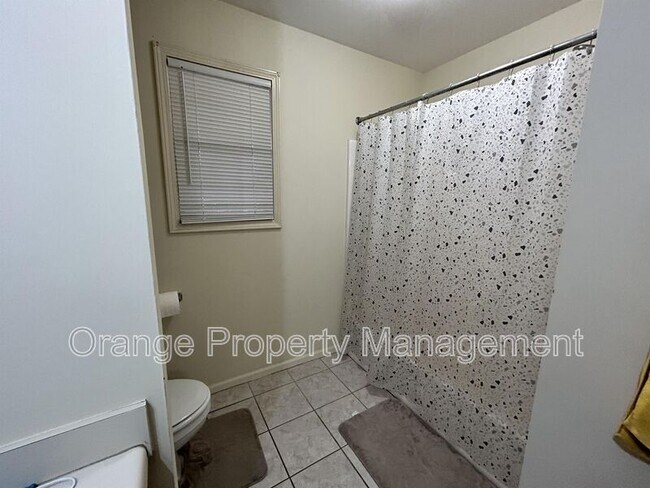 Building Photo - 204 Calhoun St