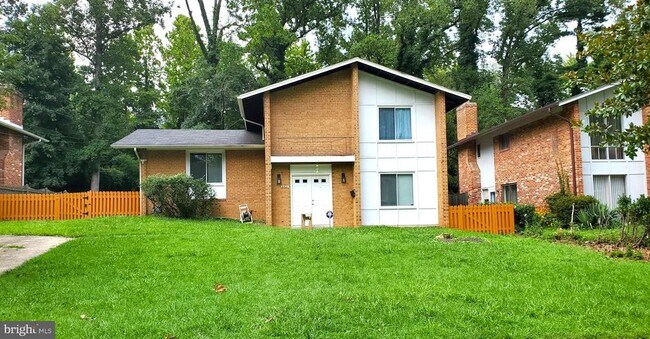 Building Photo - 6421 Earlham Dr