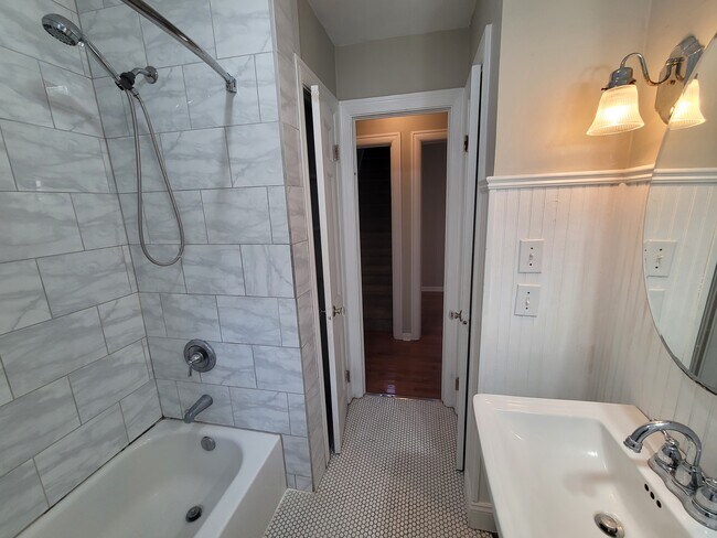 Building Photo - 6242 Evanston Ave