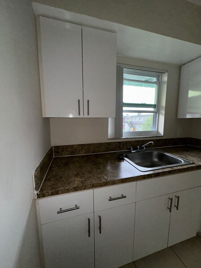 Building Photo - Charming 1b1b For Rent June 2025