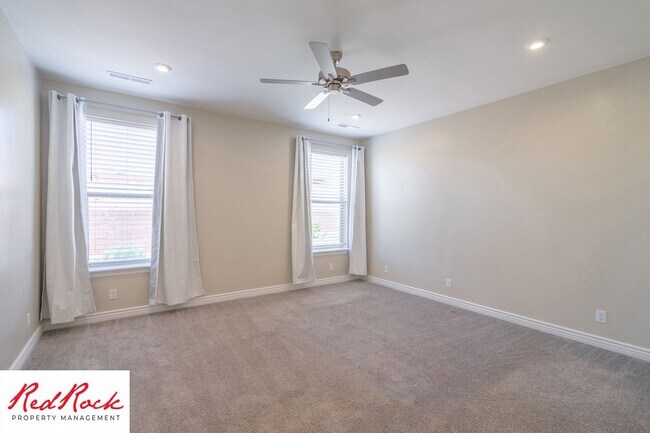 Building Photo - Stunning 4 Bedroom Home. Dog friendly!