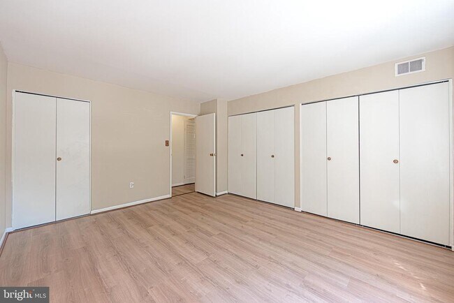 Building Photo - 9728 Kingsbridge Dr