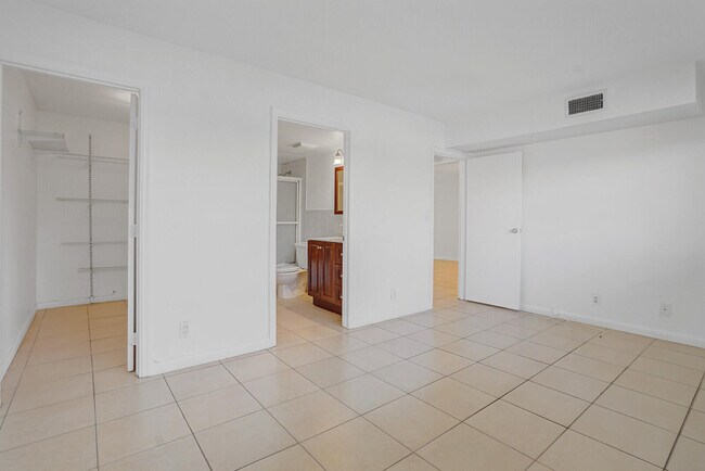 Building Photo - 200 Waterway Dr S