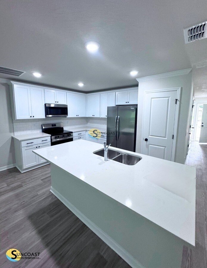 Building Photo - 13 Slumber Path