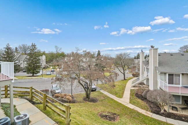 Building Photo - 6 Ray Ct