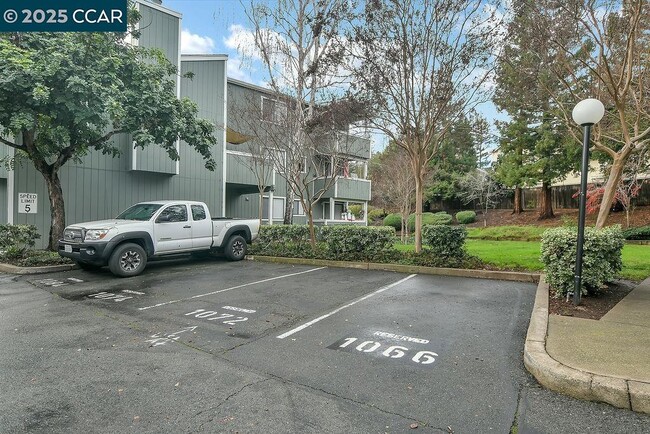 Building Photo - 1072 Maywood Ln