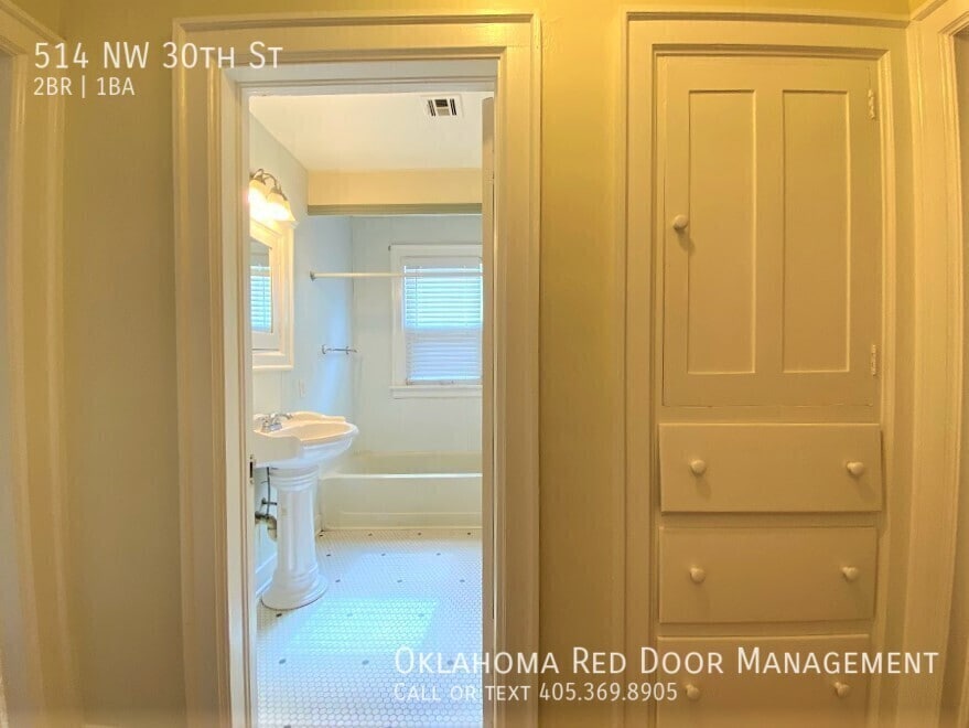 Building Photo - 514 NW 30th St