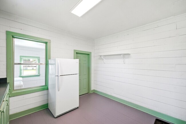 Building Photo - 313 S Blackwell St