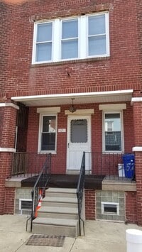 Building Photo - Lovely Home - Wissinoming