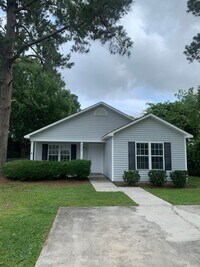 Building Photo - 3 Bedroom 2 Bath on Park Ave. Available