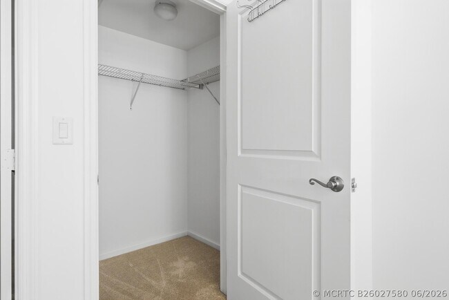 Building Photo - 403 S Sapodilla Ave