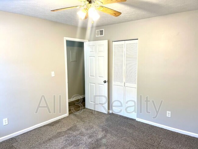 Building Photo - 210 Sheraton Ct