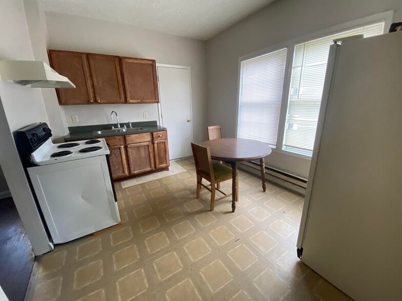 Building Photo - 112 E Fourth St