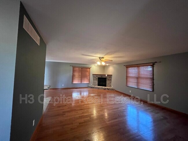 Building Photo - 810 South Moreland Rd