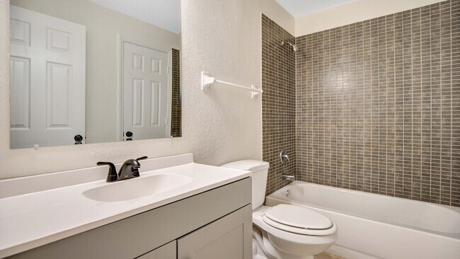 Building Photo - Parkside Villas – Renovated Villa-Style Living | No Upstairs or Downstairs Neighbors