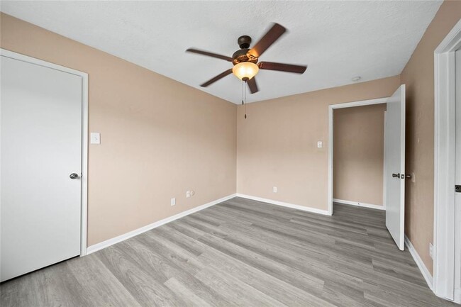Building Photo - 206 Houghton Rd