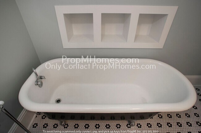Building Photo - Discover Serenity in King Neighborhood!