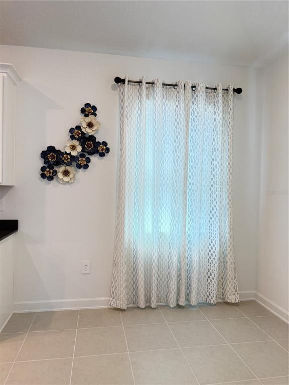 Building Photo - 7117 Dilly Lake Ave