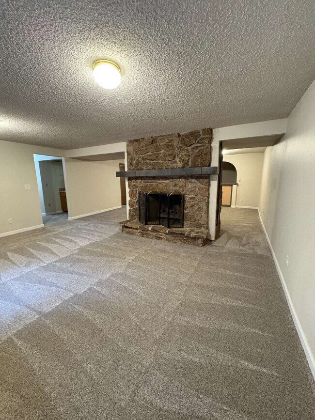 Building Photo - 5 Bedroom - Pulpit Rock